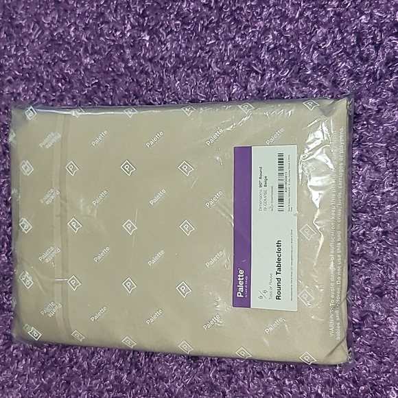 Brand new tablecloth - Picture 2 of 3